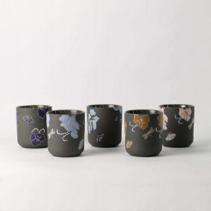 Zergatik bihurtu da eskuz margotutako lore-euskarri paregabe hau Instagramen gogokoena?