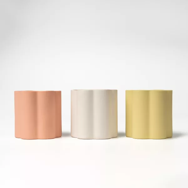 Ertz lore artistikoa zeramikazko kandela-euskarria